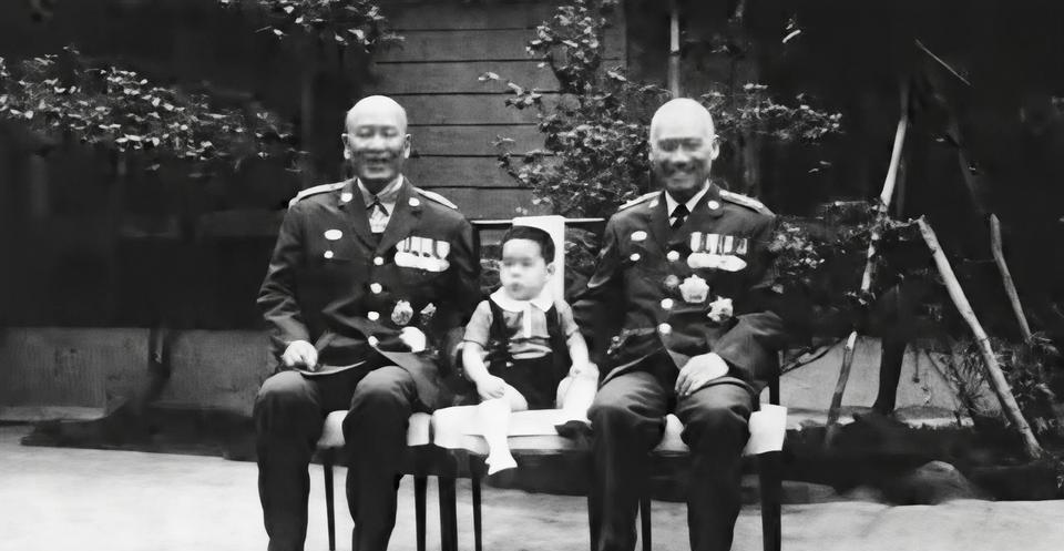 1960年的这张合影，记录下白崇禧与顾祝同的特别联结。二人同年出生，早年政治对立