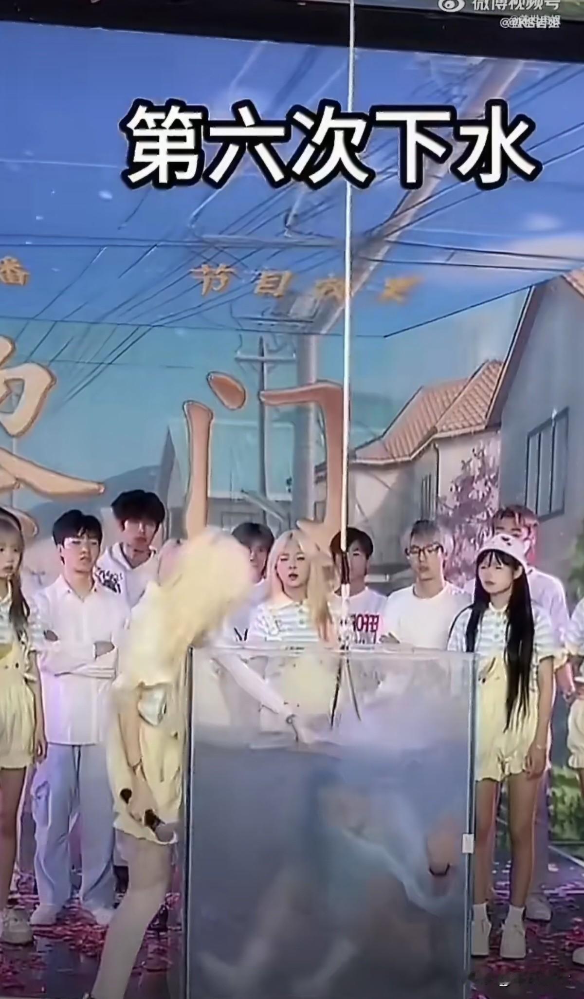 现在有些所谓网红越来越没有底线，千万粉丝的网红“夜巴黎”账号被封，是为自己的没有