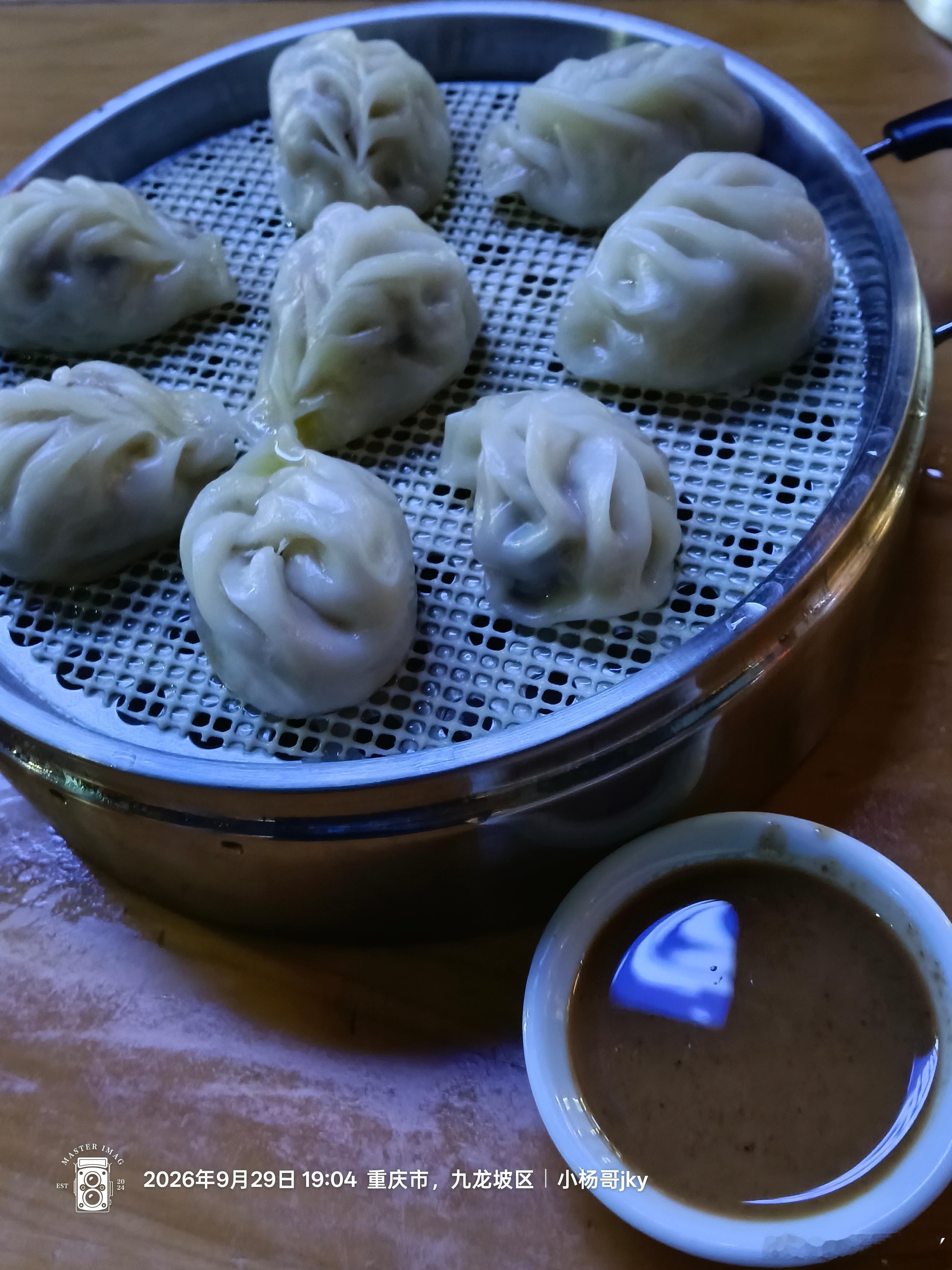 沙县小吃你叫破喉咙都没用！​​提取关键词：破喉咙没用。​所以海椒吃不得，只能沾芝麻酱。​​清清淡淡，