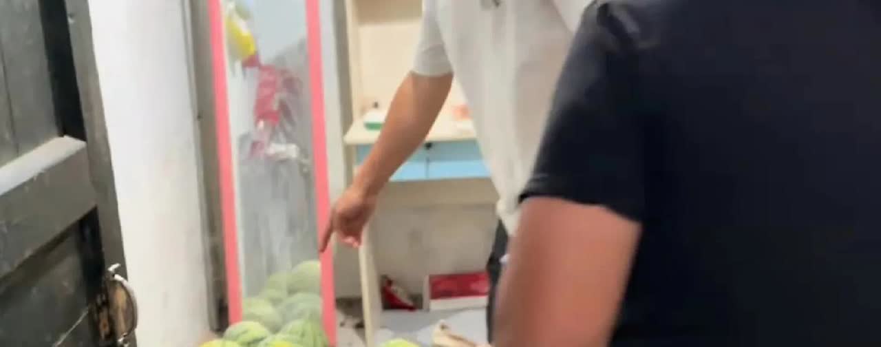 阿杜和他妈真是一对“好”母子啊，妈妈偷儿子的西瓜，哥哥挪用妹妹的钱！有这样的