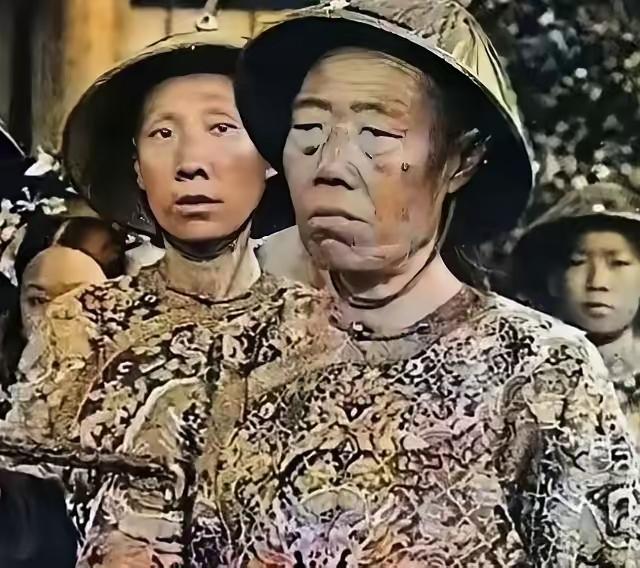 1908年慈禧太后去世，李莲英立马请求回老家养老。隆裕太后面色不善，心想：“你做