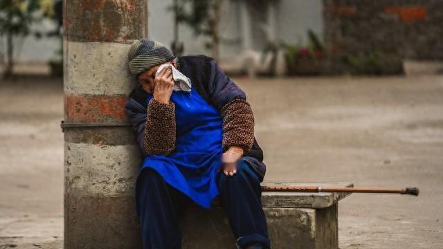 央视播报的农村养老新政来了，1.2亿乡下老人晚年总算有了新指望。很多人刷到短视频