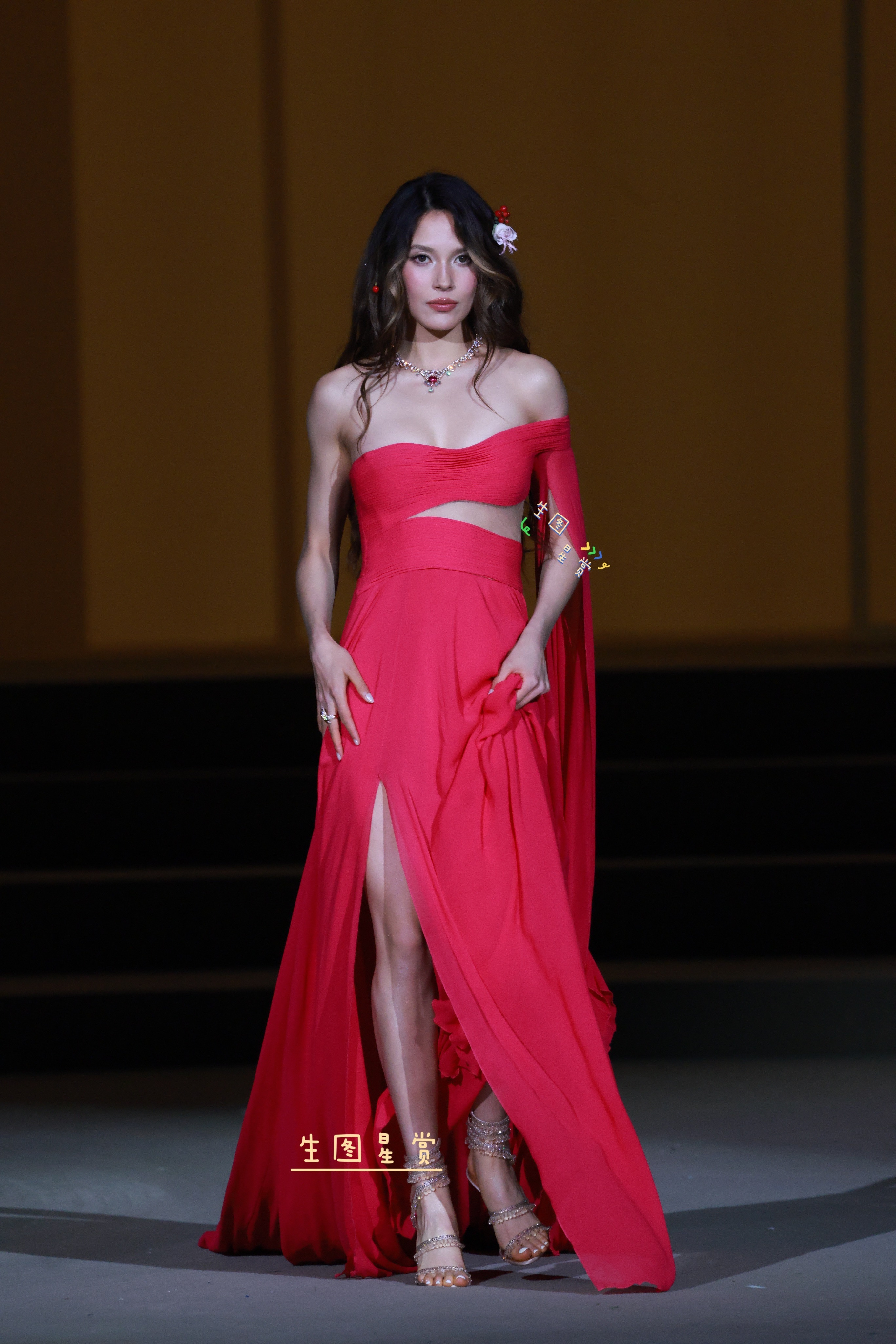 谷爱凌vogue盛典走秀大红裙艳绝四方💃🏻💖vogue时尚之力盛会​​​