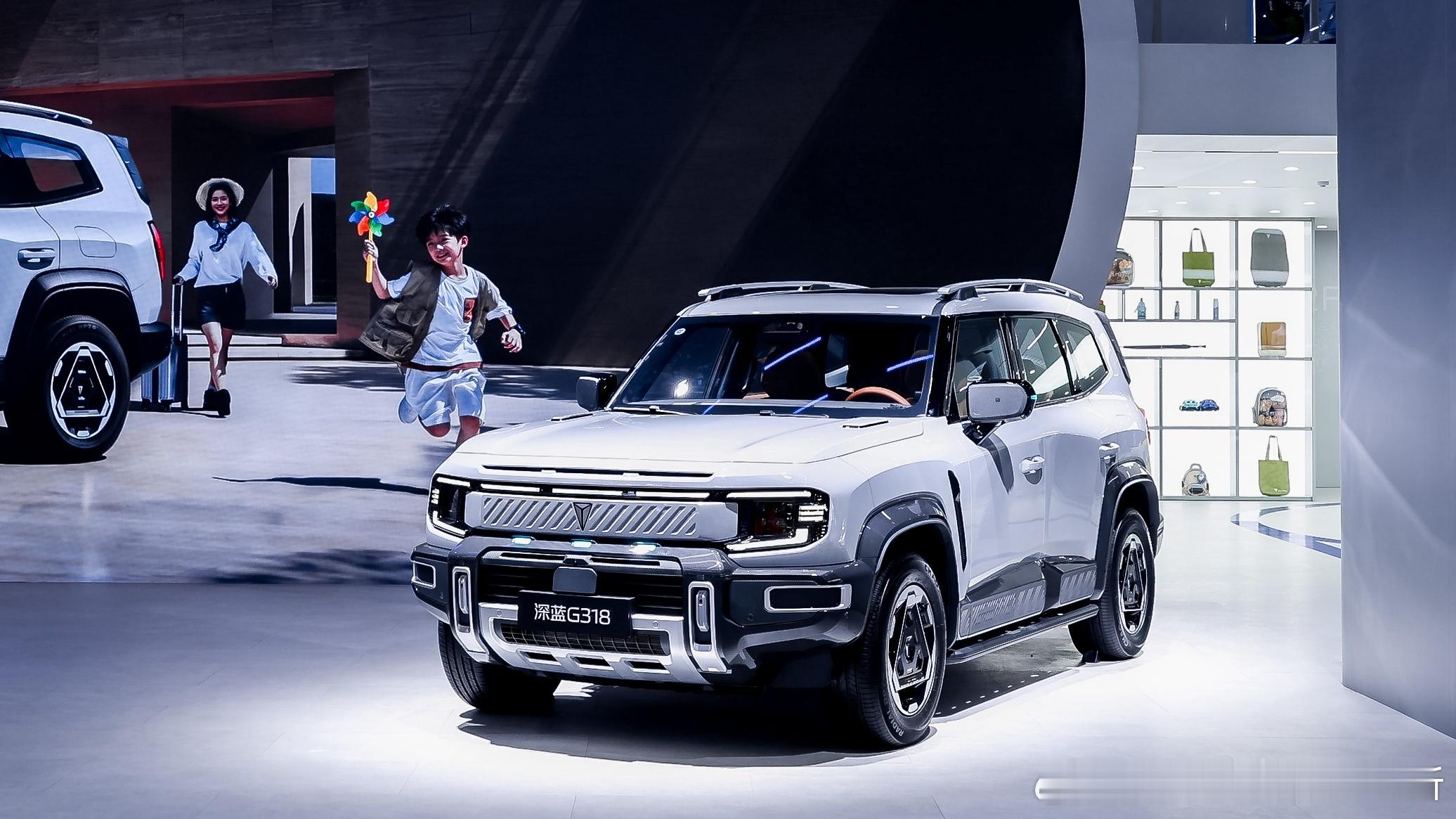 全新深蓝G318于成都车展上市，官方指导价19.68万-23.68万，搭载华为A