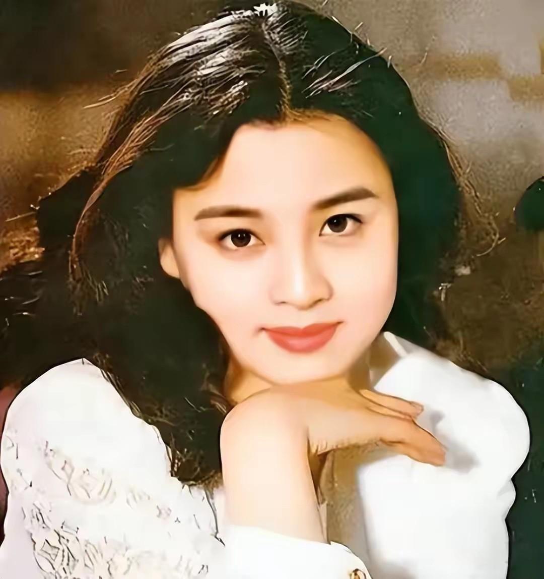 54岁赵明明：古装第一美人的跌宕人生，23年单身带娃仍优雅💫“翩若惊鸿”