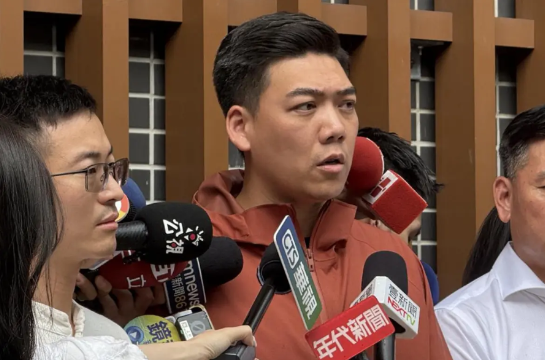 他将在台湾成为过街老鼠，蓝绿白都不待见！罢免绿委吴思瑶团体「地动删瑶」下午至