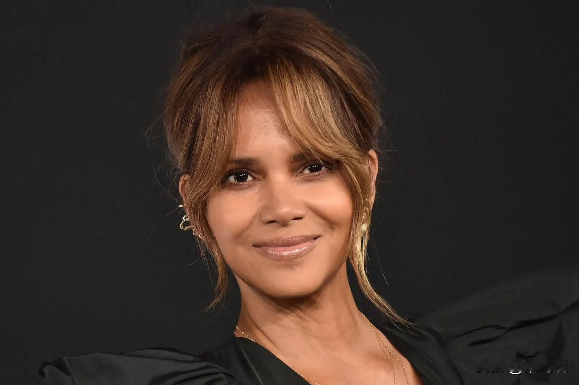 突发新闻：好莱坞女星哈莉·贝瑞公开反对加州州长加文·纽森，称他不应该成为下一任总