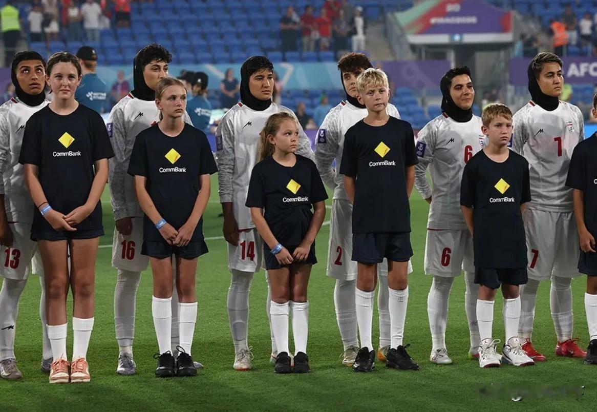 伊朗女足球员母亲：告诉我女儿，让她留在澳大利亚，别回来来源:风过乡足球精华