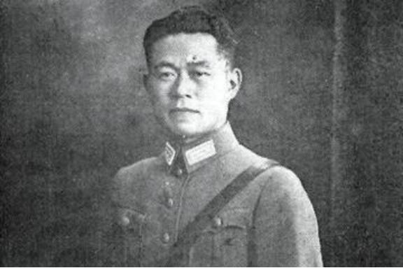 1949年，国军中将邱清泉战死沙场，他的妻子慌不择路，带着孩子们准备南逃台湾，结