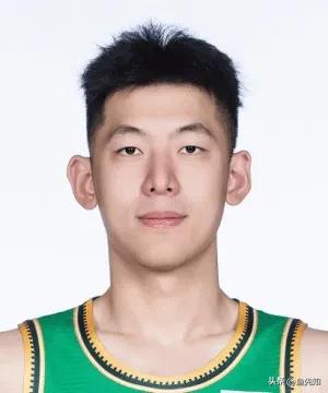 张陈治锋真的会是韩德君的接班人吗？我看够呛。张陈治锋打球让我想起了辽宁男篮曾经的