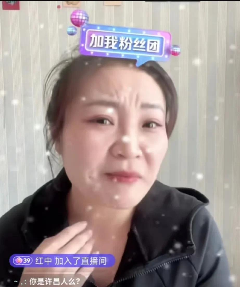 胖东来红色内裤女当事人撤回维权声明，开启直播人气高！3月18日中午，有网友发现