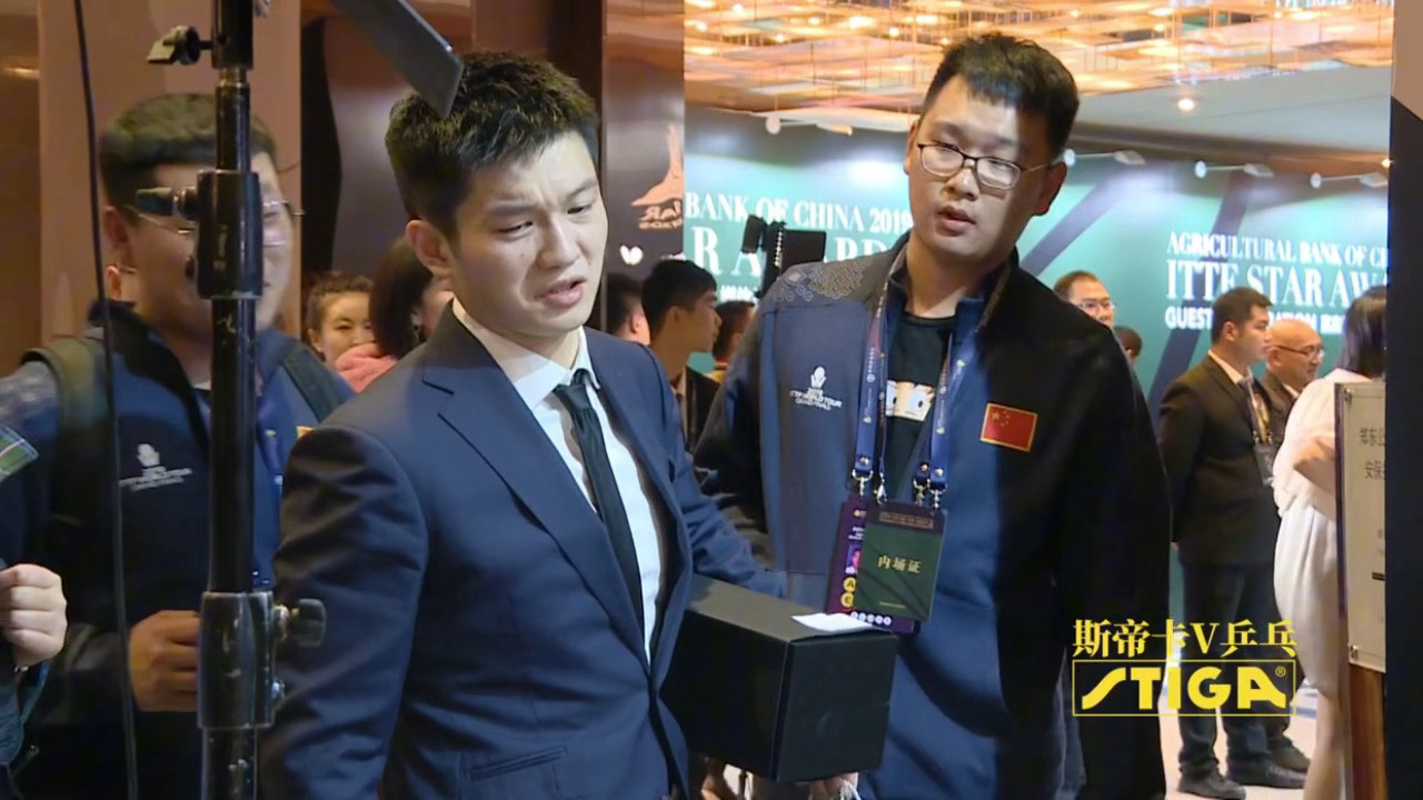 叽里咕噜说啥呢小可爱每次皱皱巴巴的卧蚕就会很明显樊振东
