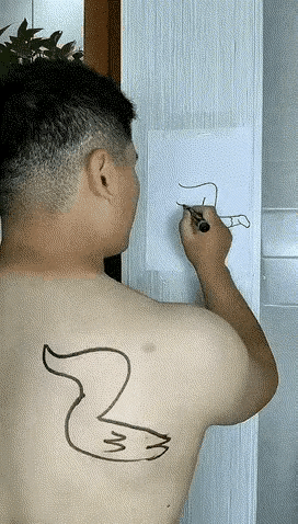 大哥这一巴掌挨得比较冤啊！大哥的感知能力已经很强了，画的很到位了，结果最后一笔挨