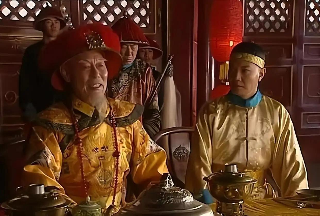 81岁乾隆，在除夕夜突然想召78岁愉妃，才发现牌子被撤下去好久了，两人有几十