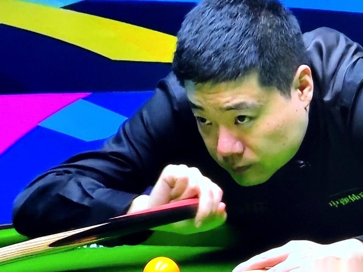 4比4平！看到这个比分的时候，我手机都快捏碎了。心脏真的咚咚咚地跳，对手还是