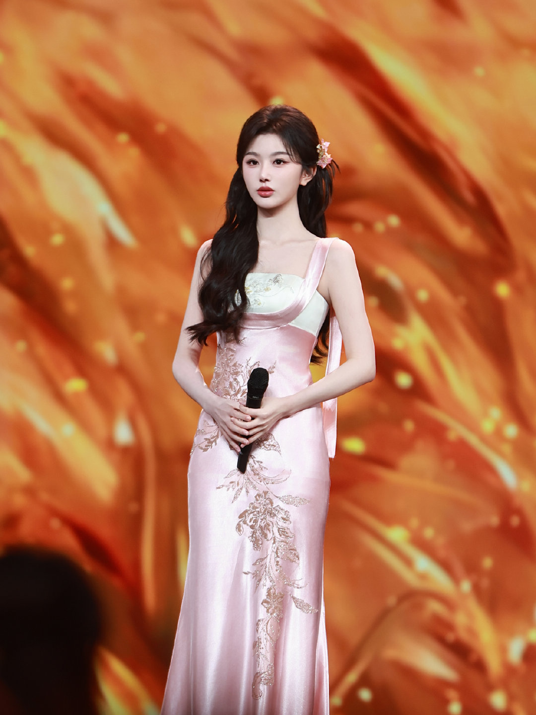 #孔雪儿#花好与月圆，皆在人间#总台喜满中秋#​