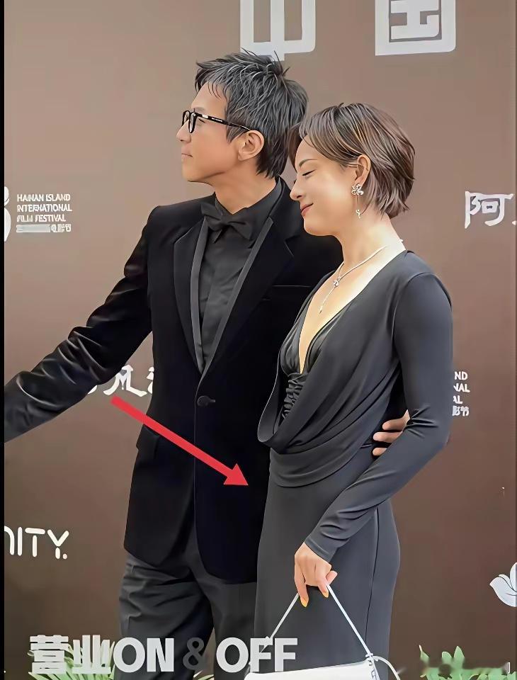 你敢信吗？43岁的孙俪上热搜。不是新剧，是露腰的照片。评论区吵成一锅粥。有人夸自