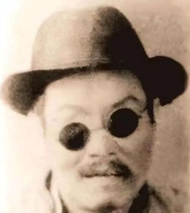 1978年，世界级音乐家小征泽尔不远万里的来到中国听一个小姑娘拉二胡，二胡拉到一