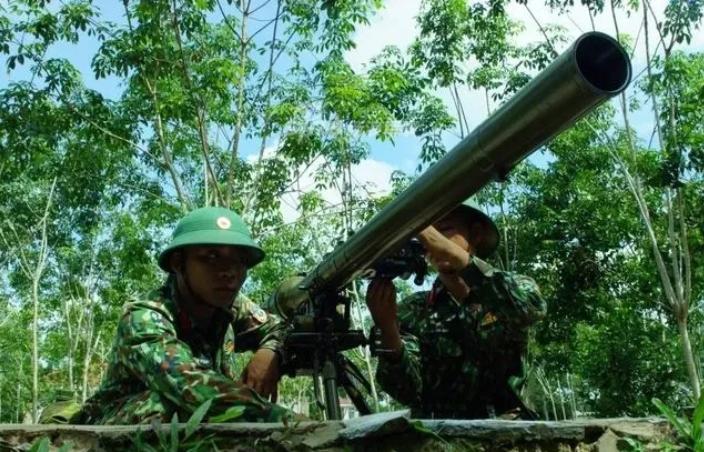 1984年，老山前线，越军将炮兵阵地藏匿在了深山密林之中，时不时对我军阵地进行炮