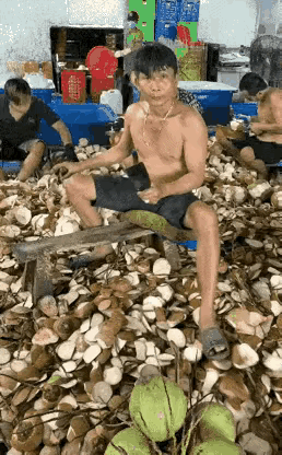 可以猜测一下，你觉得大哥的手指是怎么不见的。