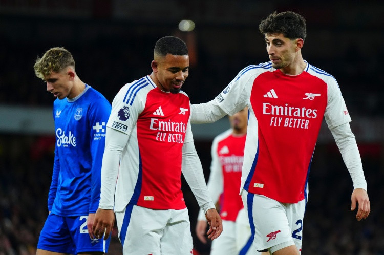 哈弗茨: 马丁内利两次头球得分不可思议 时隔5个月回到球队很美妙