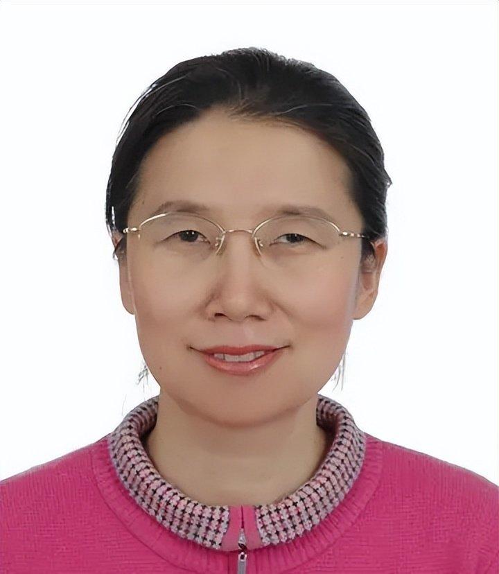 中科院教授杨佳，29岁时双眼突然失明，因失明被丈夫和孩子无情抛弃，丈夫带着女儿彻