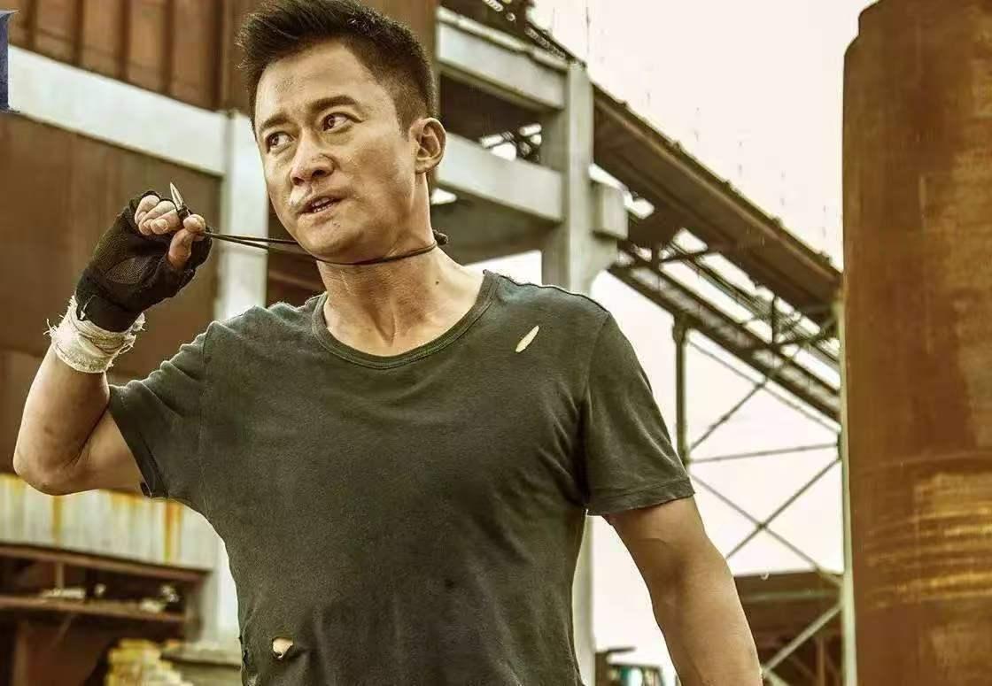 吴京的口碑是怎么崩塌的？最近在短视频app时不时就能刷到有网友在模仿吴京昔日的