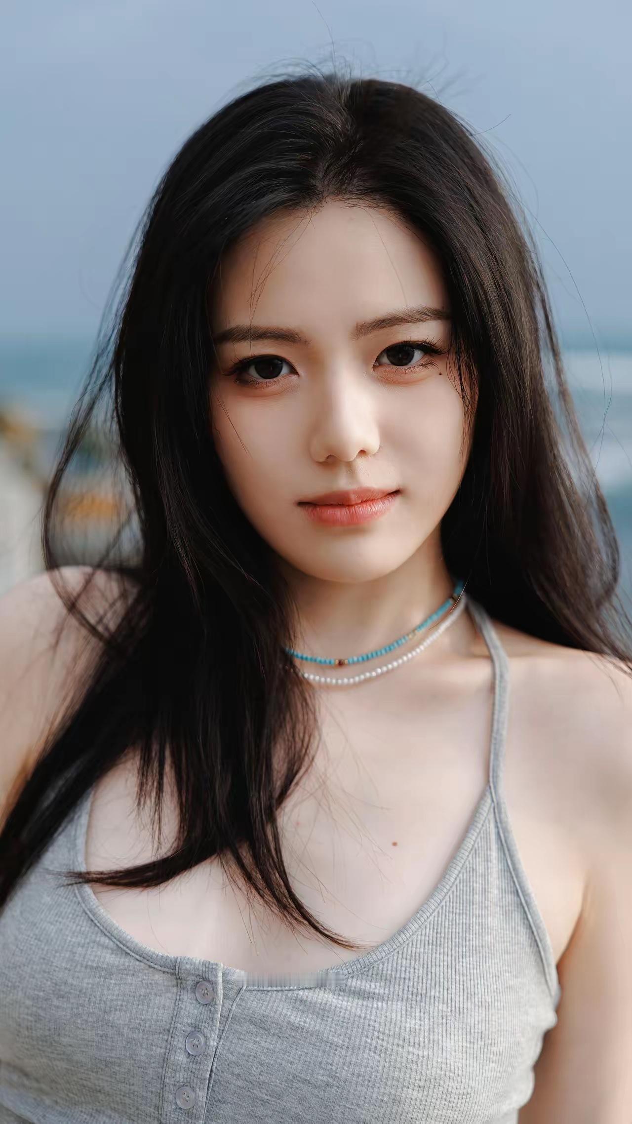 笑靥如花。海边游玩美女美女海边风景海边少女感写真美女海边风景