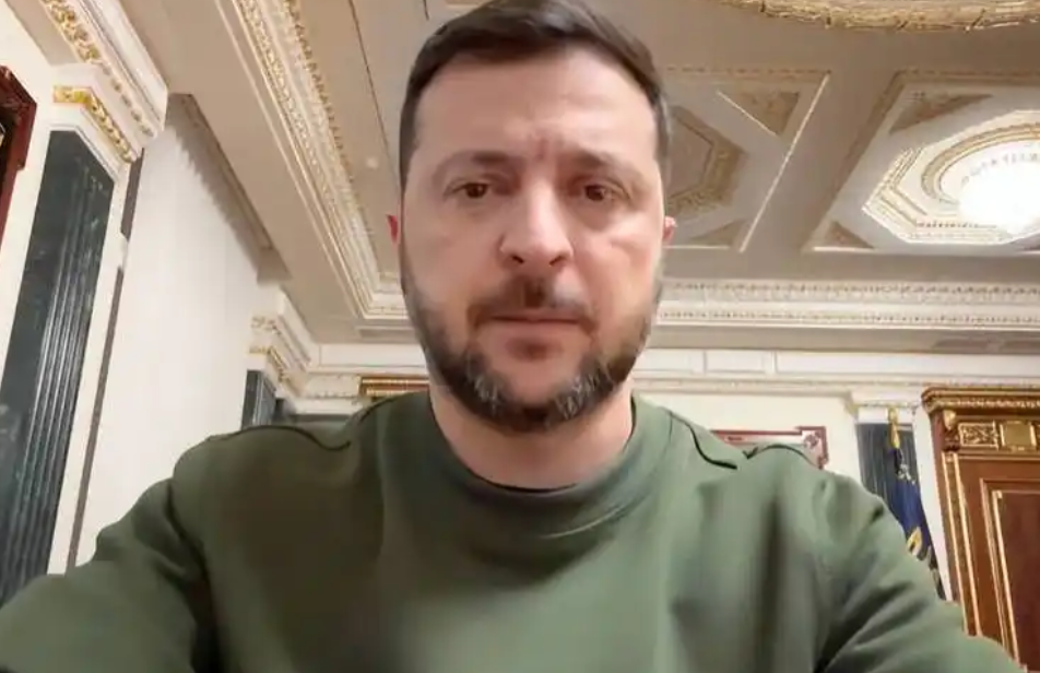 泽连斯基称，请中国帮帮乌克兰。11月1日，泽连斯基在记者会上说：“谈到中国，首先