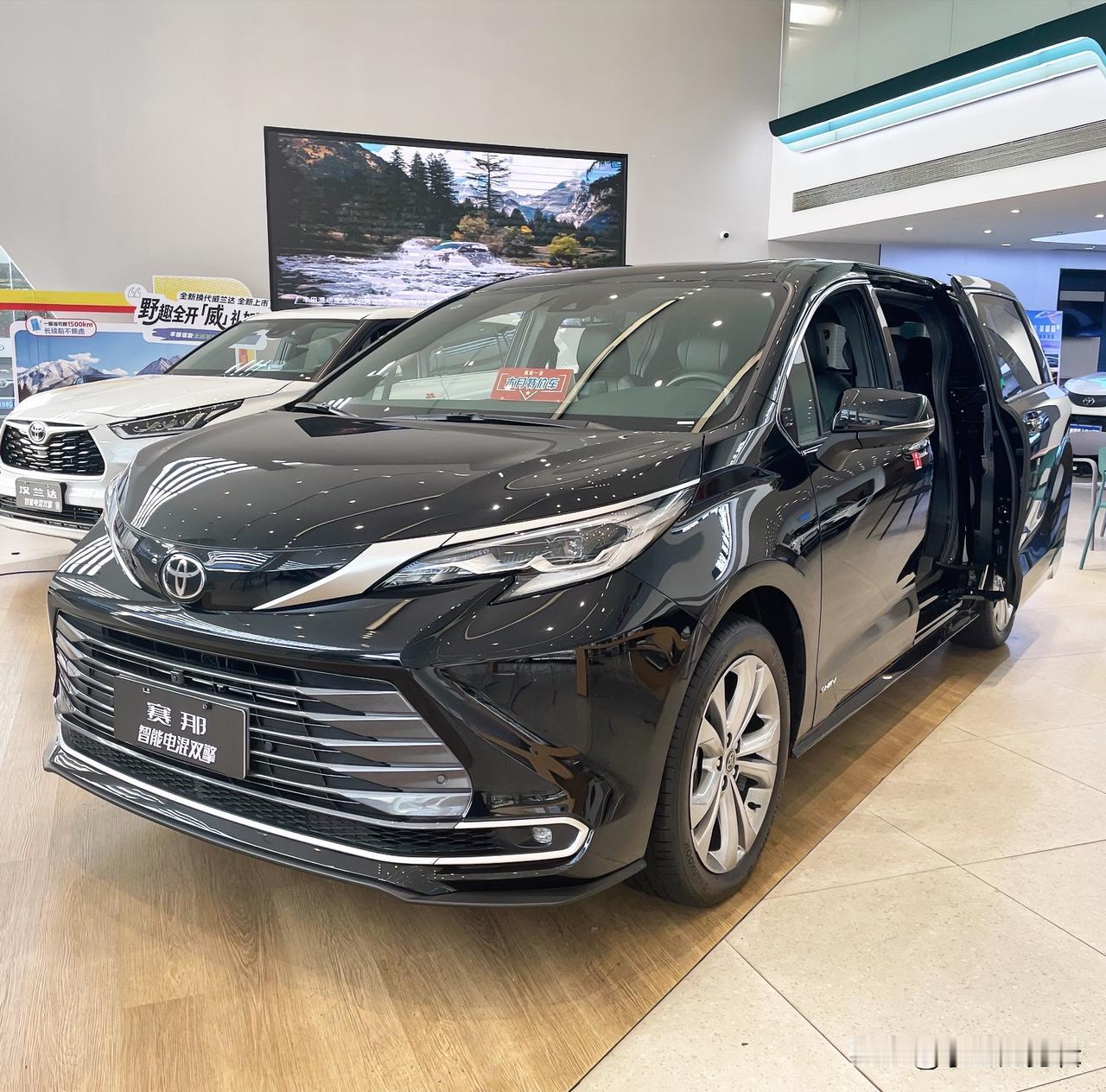 丰田赛那为什么值得选择?带俩娃+老人全家出行，选MPV就怕空间不够、油耗太高、安