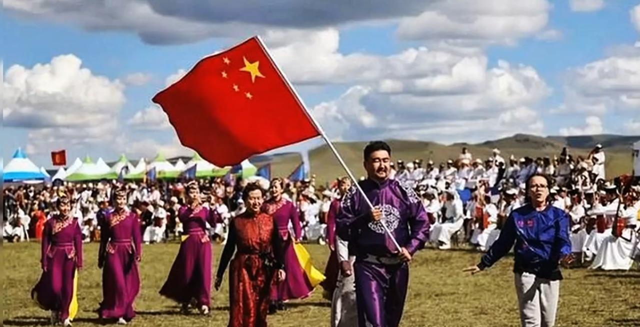 蒙古这波“认祖归宗”操作很有意思。很多人以为蒙古作为成吉思汗的故乡，肯定会用传统