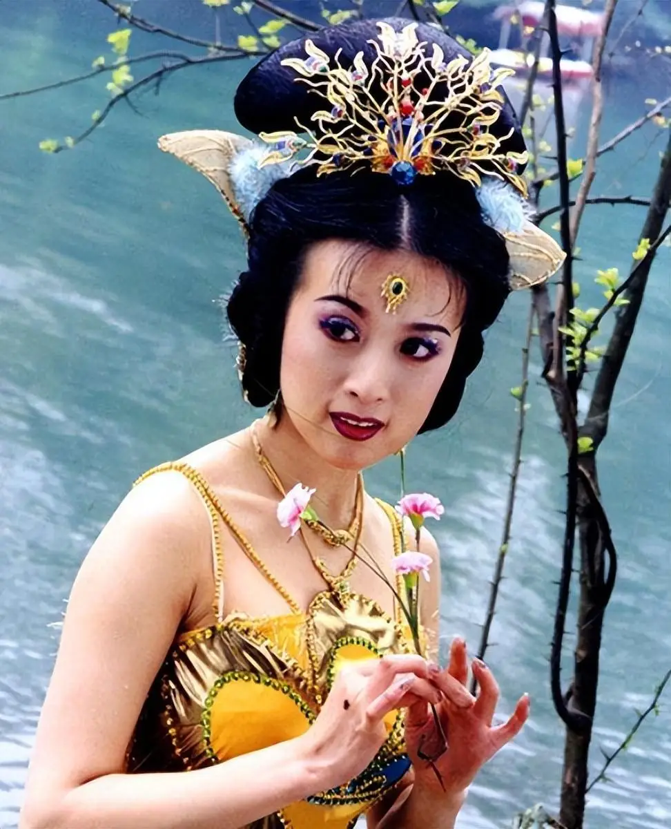 86年的时候，女演员们能够穿成这样，已经是挑战观众认知水平的了，没想到《西游记》