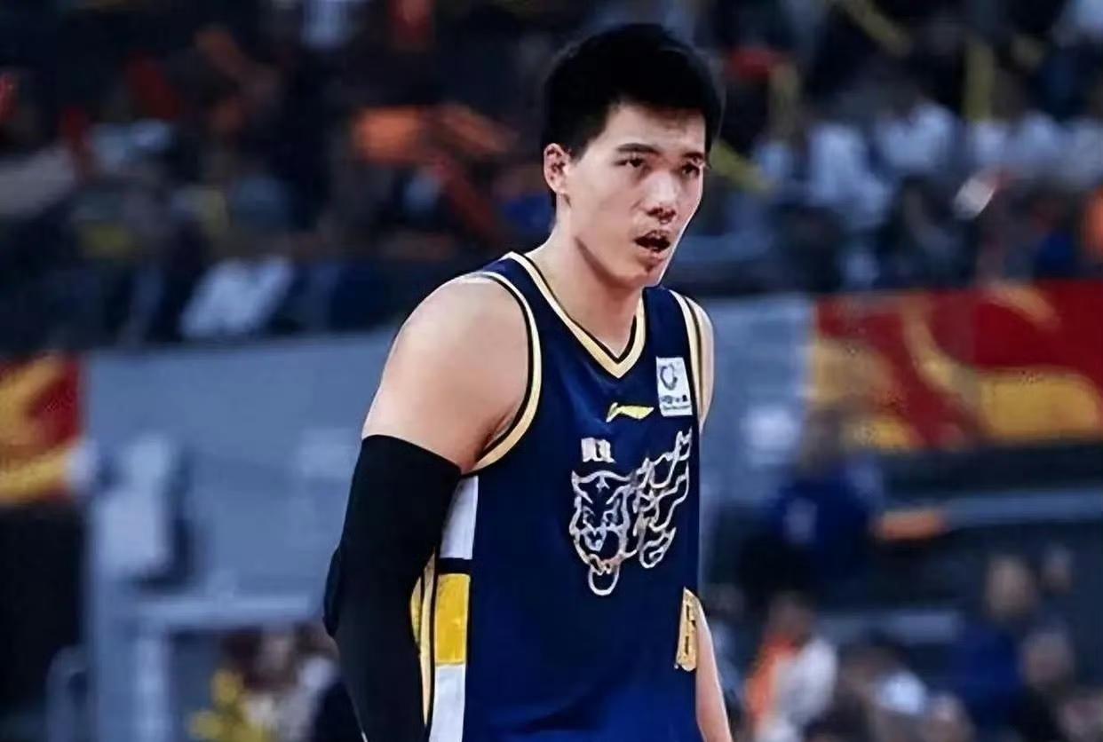 刚刚刷到，焦泊乔申请离队引发热议：具体事件：广东宏远男篮内线焦泊乔以处理私人