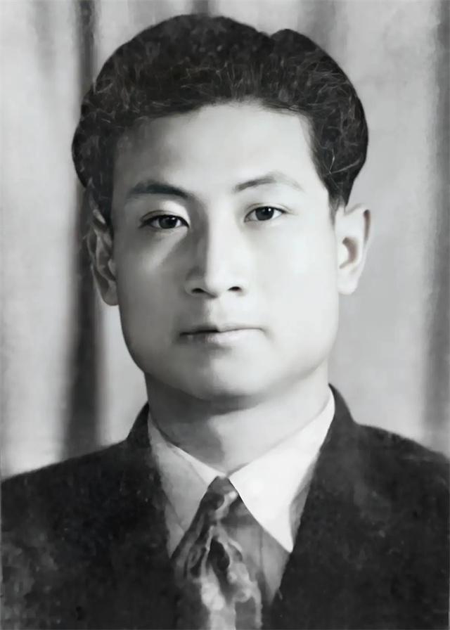 1950年，李苍降不幸被捕，敌人为了逼迫他招供，叫来了他已经怀孕的妻子。