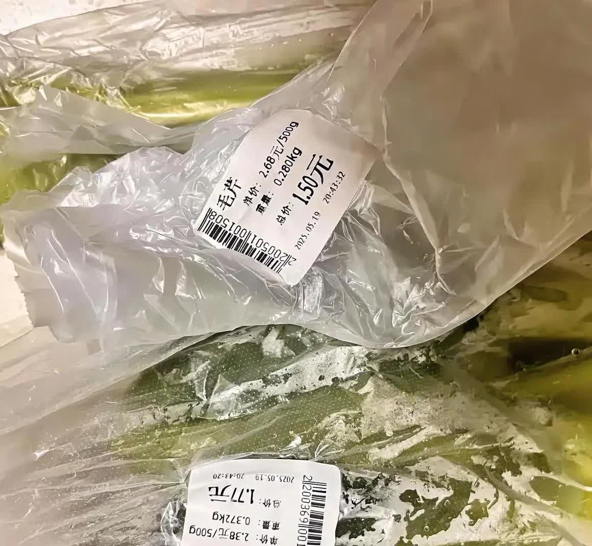 今天和楼下邻居聊天，我才知道什么是节约！普通人这样才能存钱。同样的一家三口，