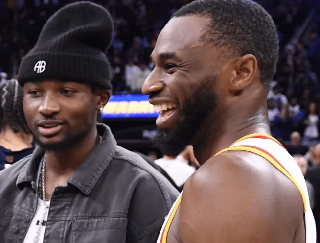 热火与勇士正在讨论乔纳森-库明加的交易相关事宜。报道称：“勇士正与热火讨论一笔