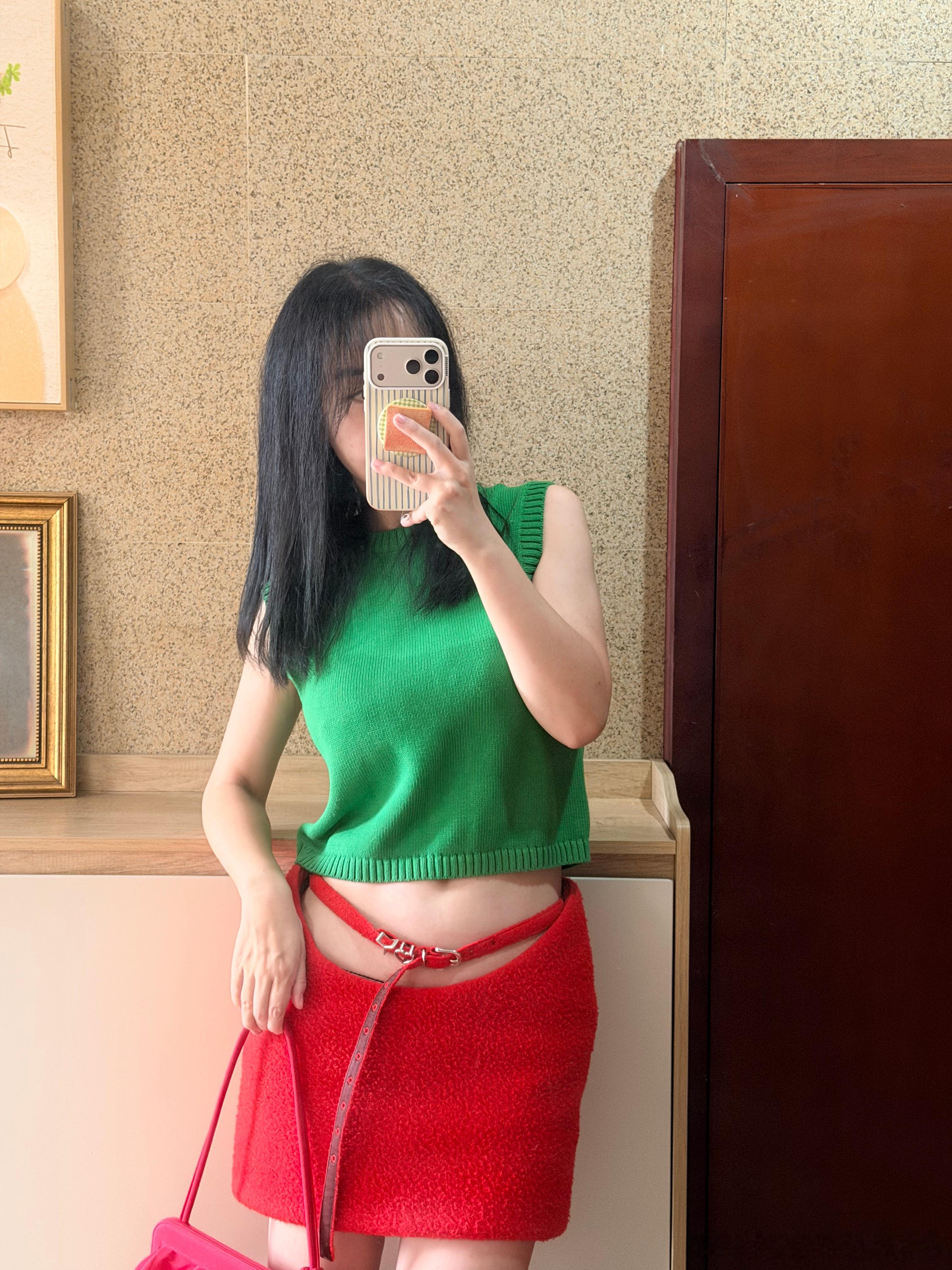还是老辈子比较敢穿疤都露出来了[doge]​​​
