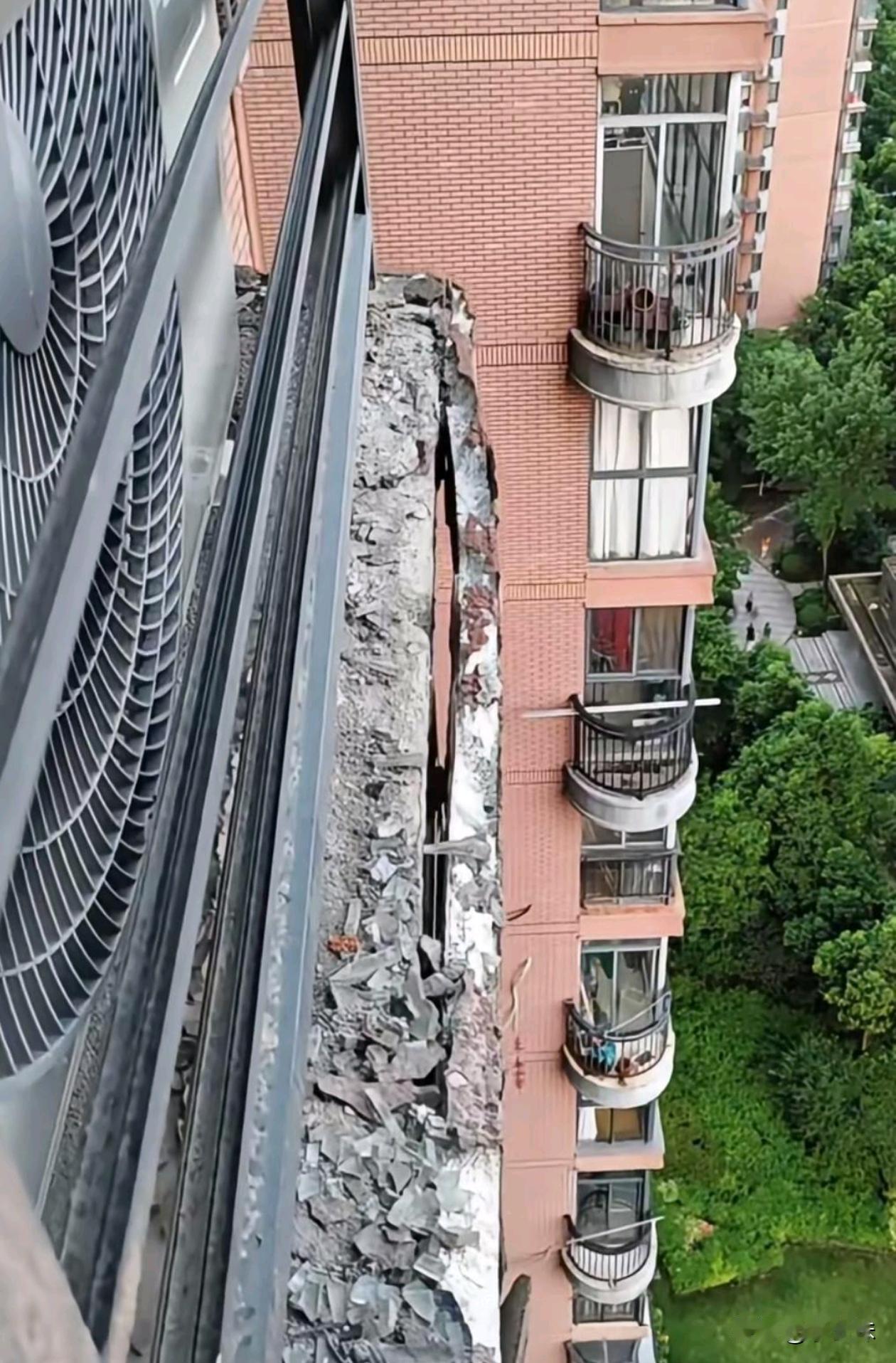 20年楼龄不到，现在房子质量是真的差