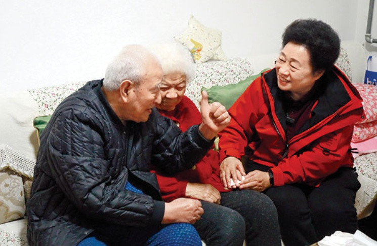 代表建议鼓励大学生加入家政行业