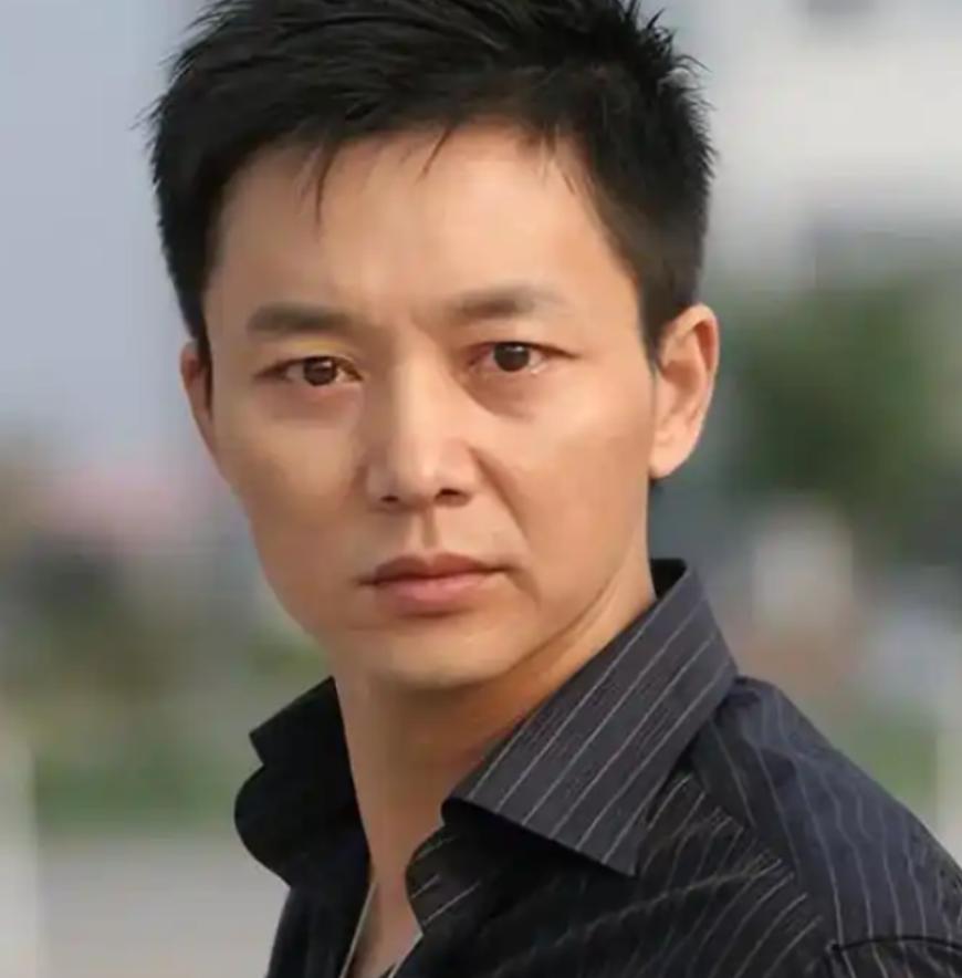 2001年，刘奕君兜里比脸还干净，回家却撞上妻子递来的离婚协议。旁人都劝他把孩子