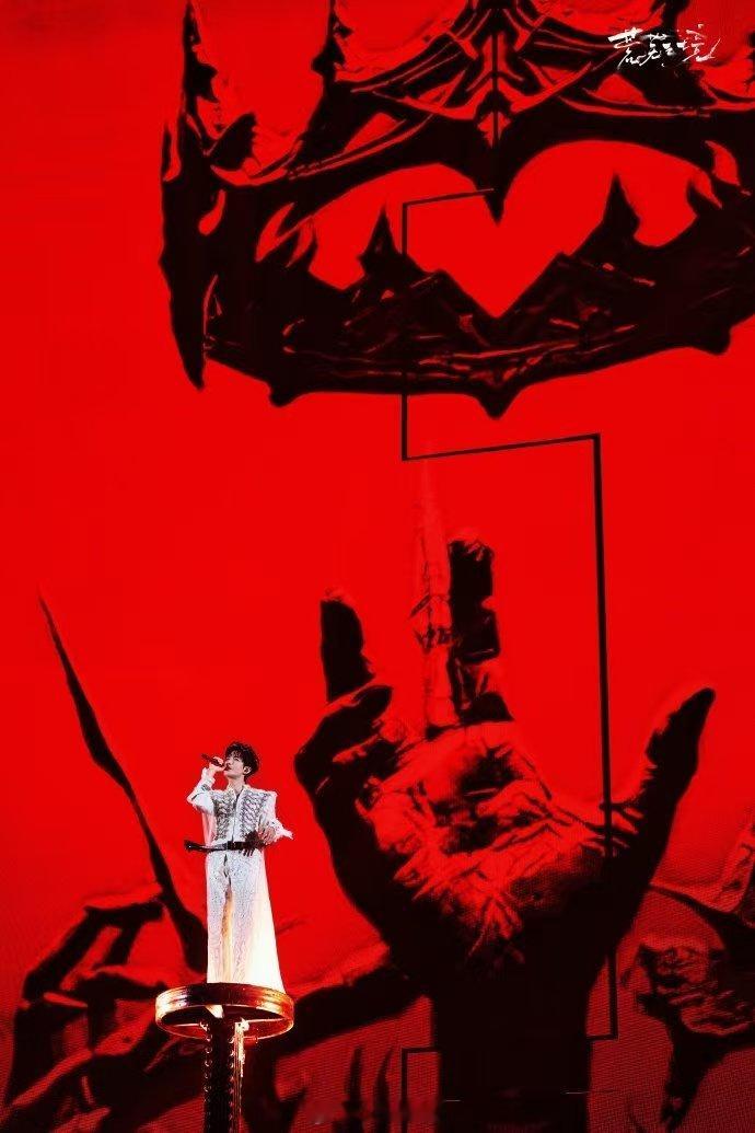 陈楚生演唱会花车荒芜之境开出童话之花！花车巡游氛围感绝了，灯光、音乐和六毛元素