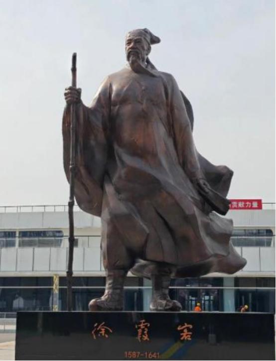 1617年，徐霞客因怀念已故妻子，偷偷宠幸了原配的侍女，并让她怀了身孕，谁料，待