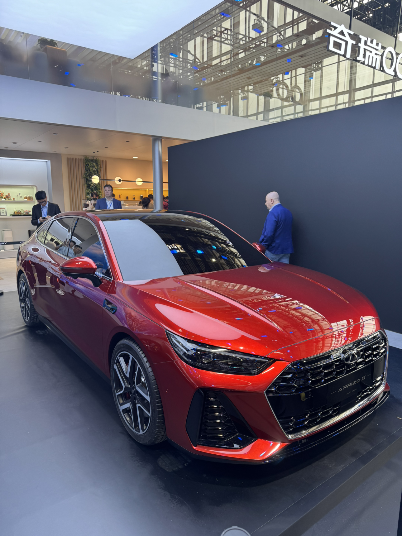 这次北京车展最有看点的，绝对是奇瑞全馆包场的超大展台，整馆独占的排面直接拉满，展