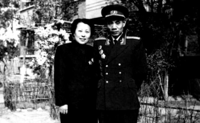 1959年，沈阳军区召开干部大会，要求与会人员必须逐一发言。听着台上的一句句发言