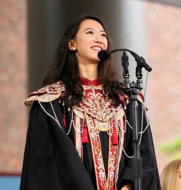 哈佛女孩蒋某融，又一个学渣包装成学霸！这几天哈佛女孩蒋雨融火了，在网上炒得沸沸