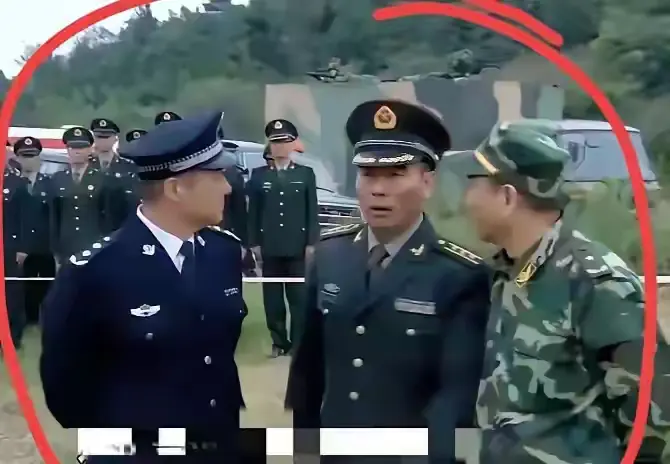 请问这三位谁的级别更高？