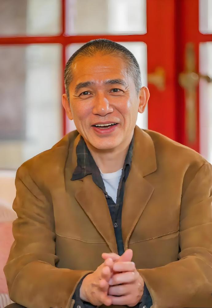 58岁的刘嘉玲没有要孩子，一个人居住在上海，而梁朝伟则在日本独居了近30年。有个