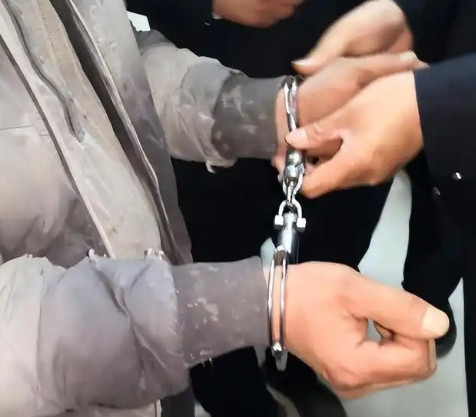 甘肃男子因殴打老人被拘留5天，罚款200元！可男子不服，说老人寄宿在他家，半夜只