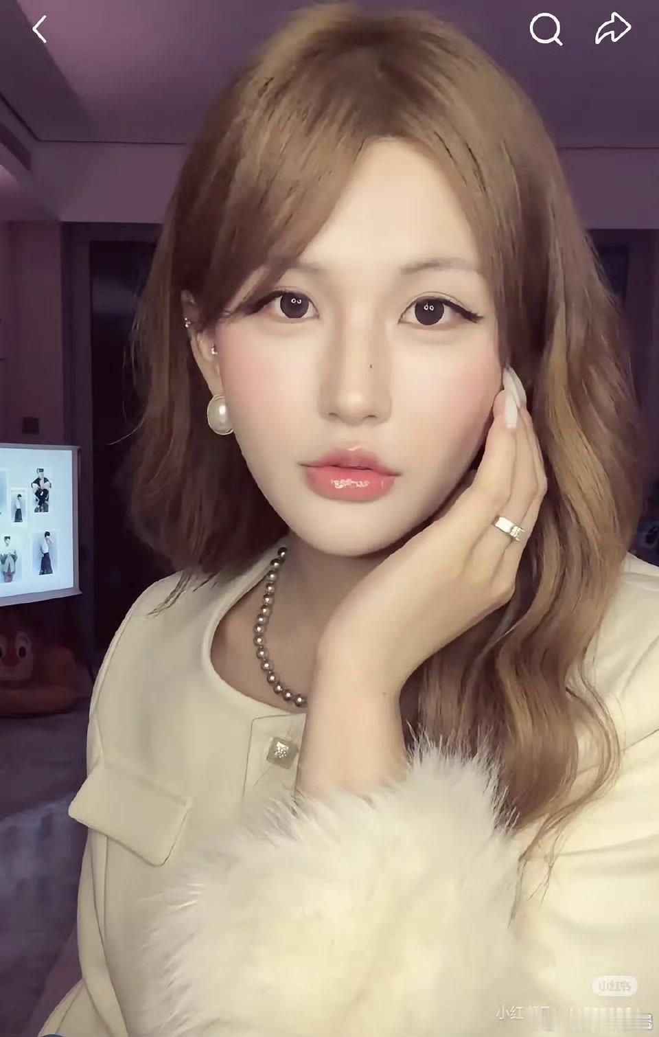 这个人算不算赵露思的高配