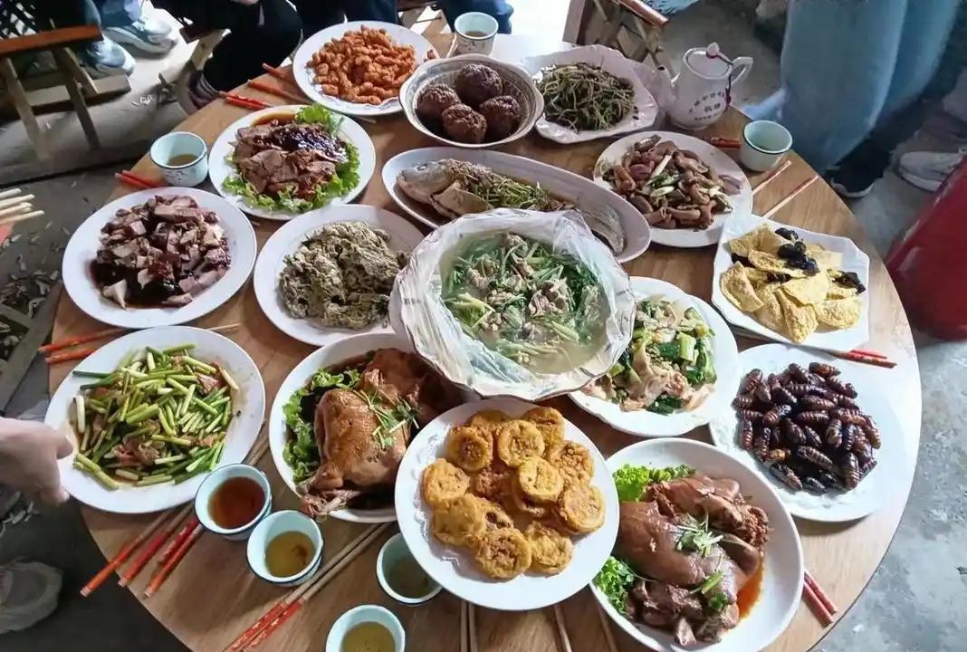 ☁嫂子真是太会算计了！我爸80岁大寿，我给嫂子转了1500块，让她去饭店